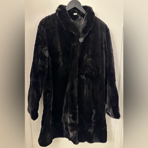 Women’s Black Shearling and Mink Coat from Sak’s Fifth Avenue - Picture 4 of 4